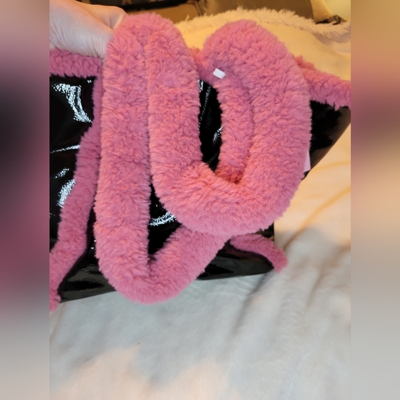 Skinny Dip Furry Tote nwt - Picture 13 of 13